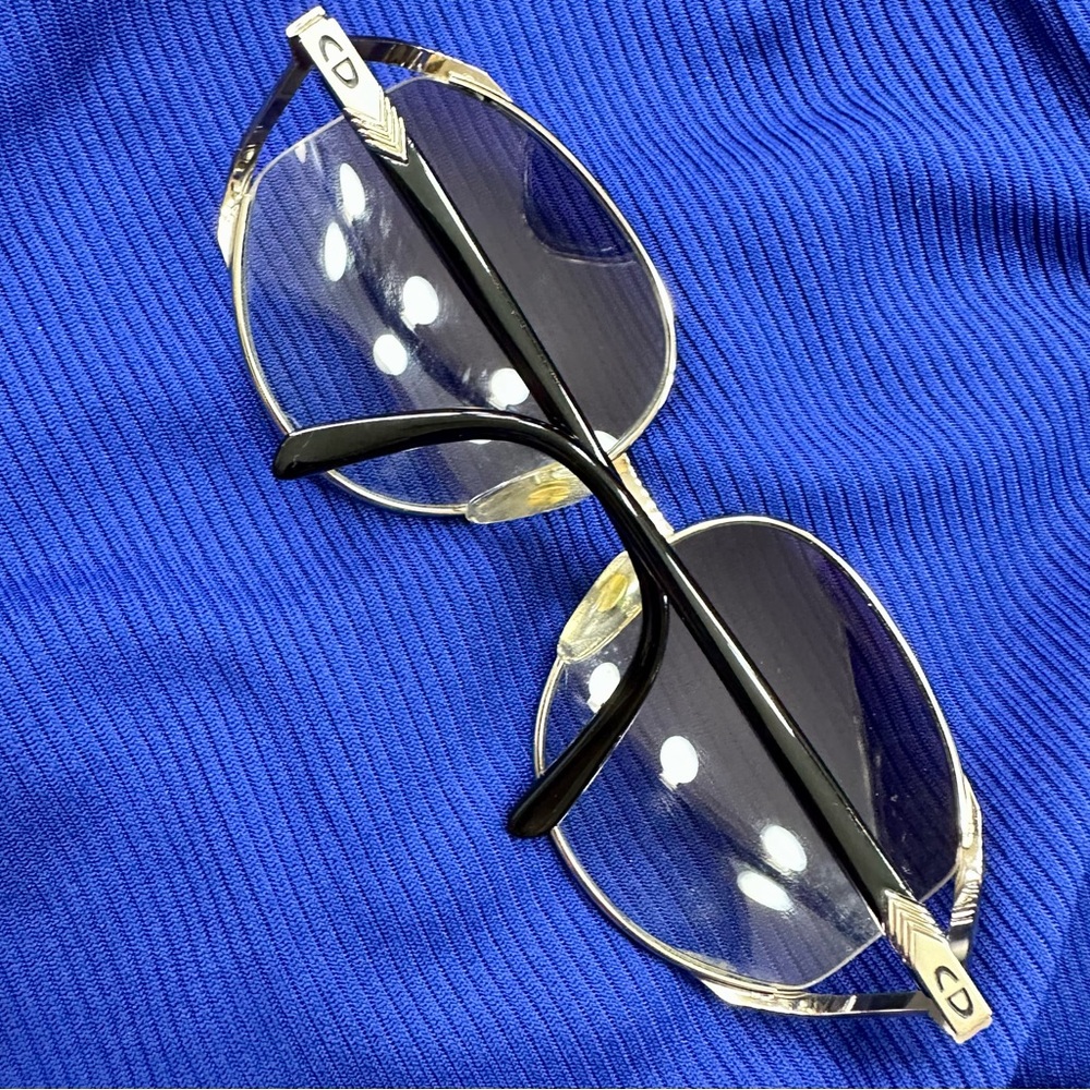 Christian Dior Sunglasses 🕶️ - Picture 4 of 8
